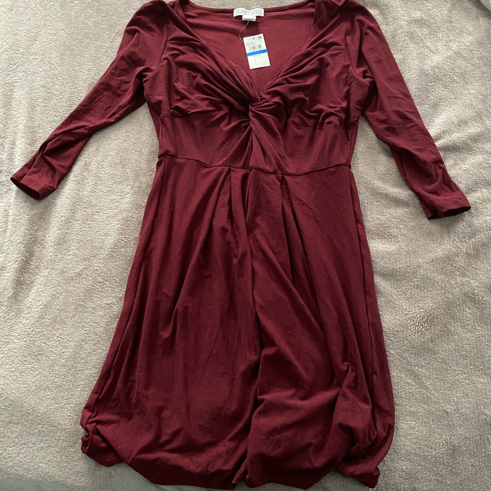 Knee length dress, never worn, smoke free home
